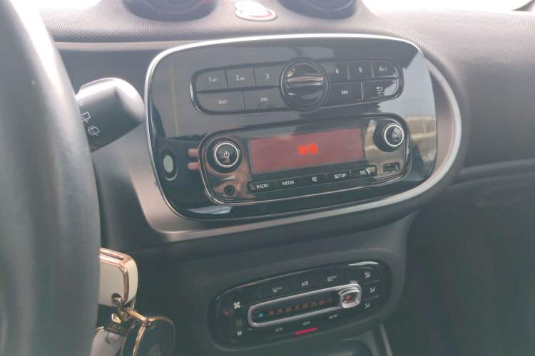 Used smart fortwo 2018 1.0L 52kW Hardtop Passion Edition China V Standard Audio And AC Panel