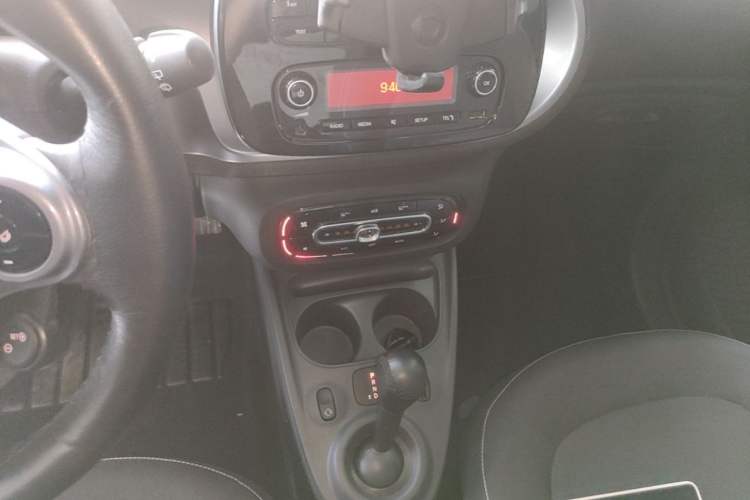 Used smart fortwo 2018 1.0L 52kW Hardtop Passion Edition China V Standard Audio And AC Panel