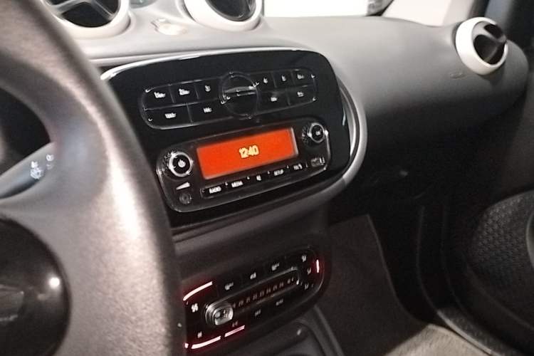 Used smart fortwo 2018 1.0L 52kW Hardtop Dynamic Version China V Audio And AC Panel
