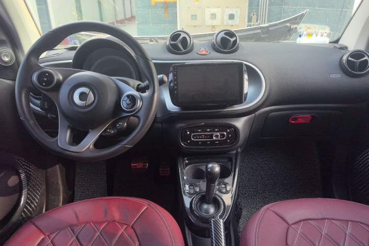 Used smart fortwo 2018 1.0L 52kW Convertible Passion Edition China V Standard Center Console
