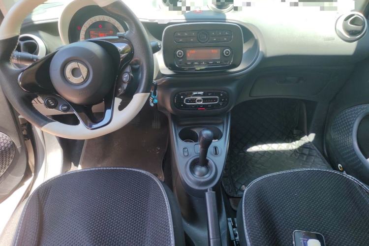 Used smart fortwo 2018 1.0L 52kW Hardtop Dynamic Version China V Center Console