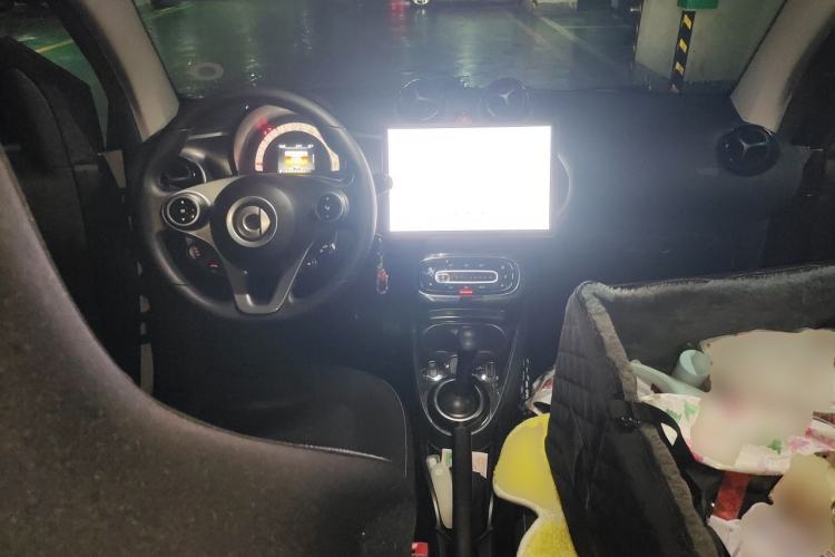 Used smart fortwo 2018 1.0L 52kW Hardtop Passion Edition China V Standard Center Console