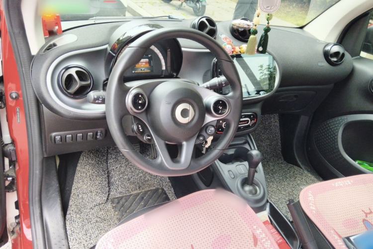 Used smart fortwo 2018 1.0L 52kW Hardtop Passion Edition China V Standard Center Console