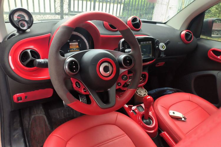 Used smart fortwo 2018 0.9T 66 kW Yaojin Special Edition China V Standard Center Console