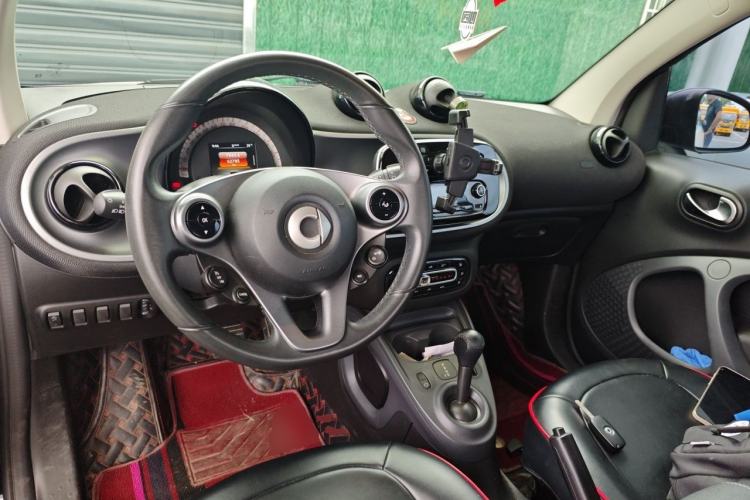 Used smart fortwo 2018 1.0L 52kW Hardtop Passion Edition China V Standard Center Console