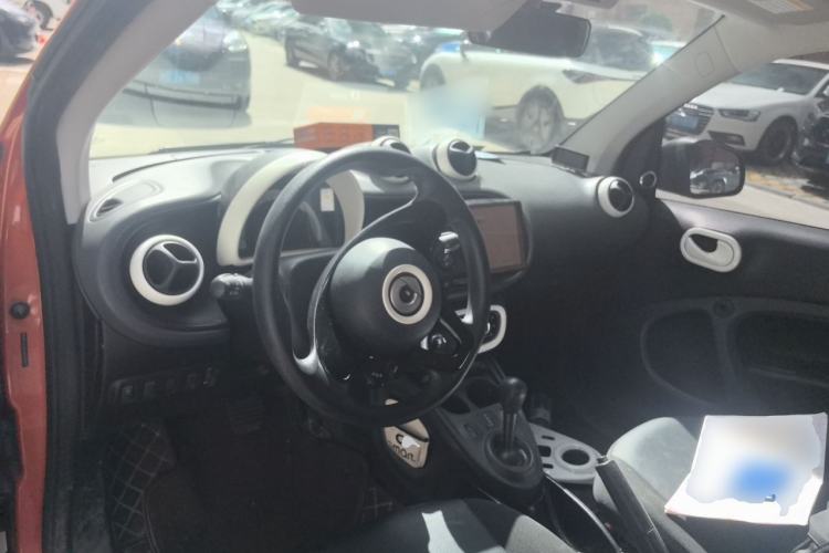Used smart fortwo 2018 1.0L 52kW Hardtop Dynamic Version China V Center Console