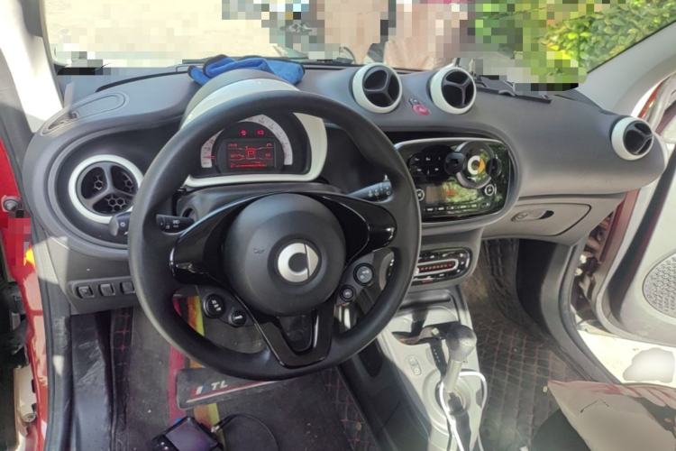 Used smart fortwo 2018 1.0L 52kW Hardtop Dynamic Version China V Center Console