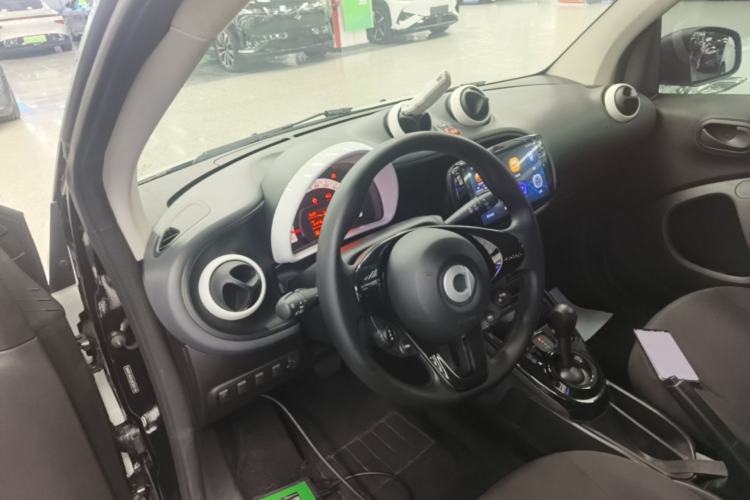 Used smart fortwo 2018 1.0L 52kW Hardtop Dynamic Version China V Center Console