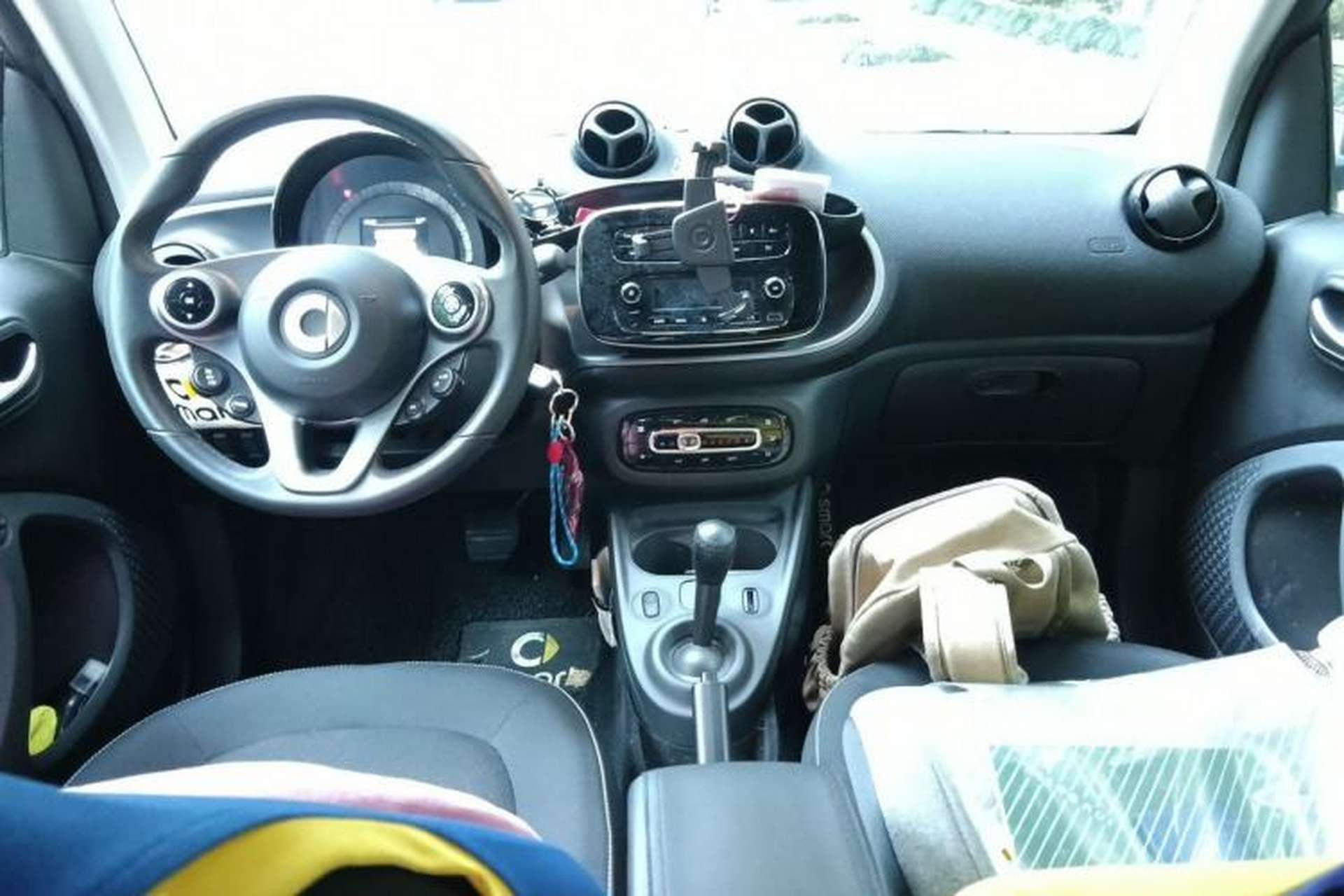 Used smart fortwo 2018 1.0L 52kW Hardtop Passion Edition China V Standard Center Console