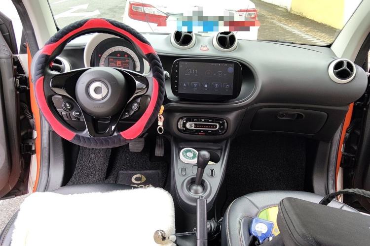 Used smart fortwo 2018 1.0L 52kW Hardtop Dynamic Version China V Center Console