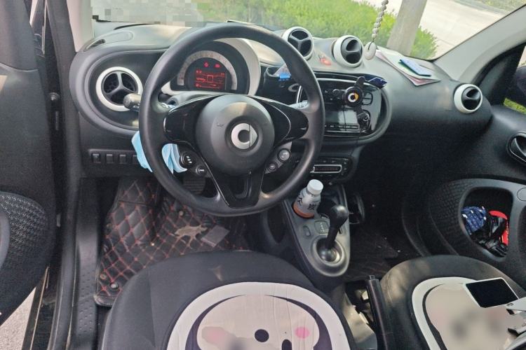 Used smart fortwo 2018 1.0L 52kW Hardtop Dynamic Version China V Center Console