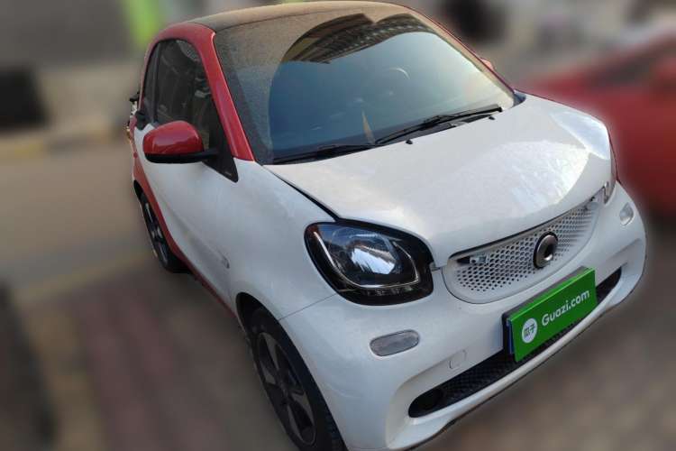 Used smart fortwo 2018 1.0L 52kW Hardtop Passion Edition China V Standard Front Right 45 Deg