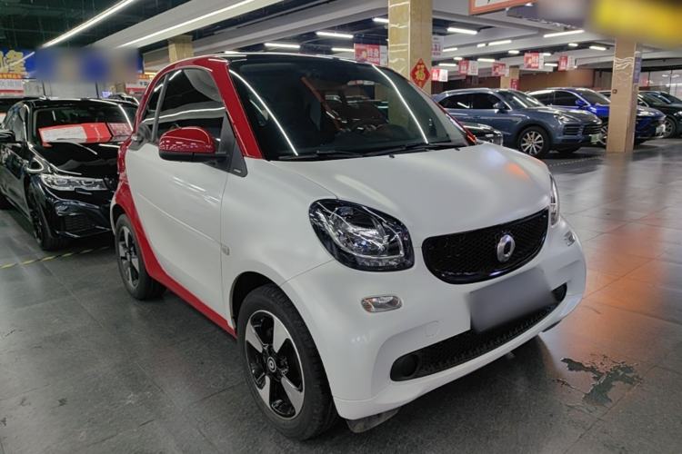 Used smart fortwo 2018 1.0L 52kW Hardtop Passion Edition China V Standard Front Right 45 Deg