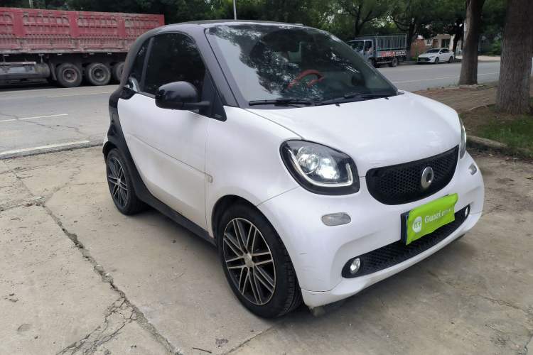 Used smart fortwo 2018 0.9T 66 kW Yaojin Special Edition China V Standard Front Right 45 Deg