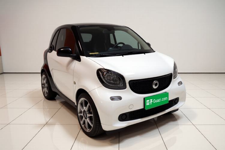 Used smart fortwo 2018 1.0L 52kW Hardtop Passion Edition China V Standard Front Right 45 Deg