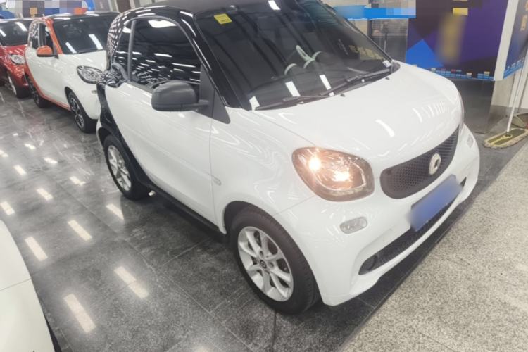 Used smart fortwo 2018 1.0L 52kW Hardtop Dynamic Version China V Front Right 45 Deg
