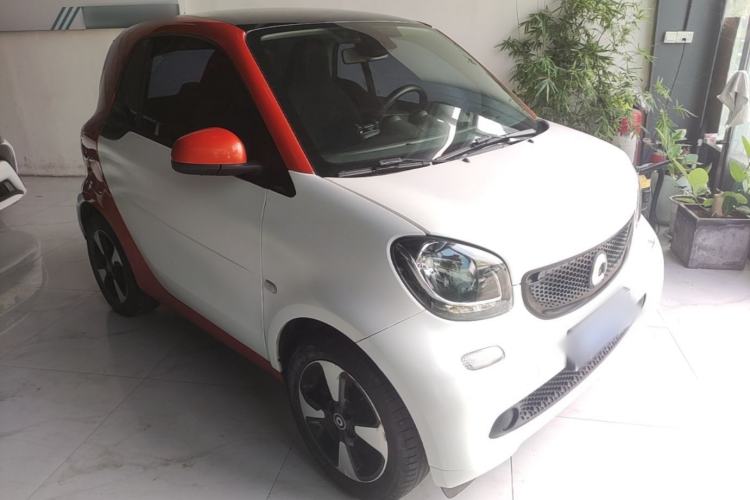 Used smart fortwo 2018 1.0L 52kW Hardtop Passion Edition China V Standard Front Right 45 Deg