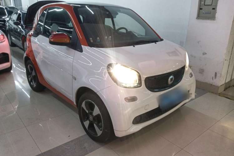 Used smart fortwo 2018 1.0L 52kW Hardtop Passion Edition China V Standard Front Right 45 Deg