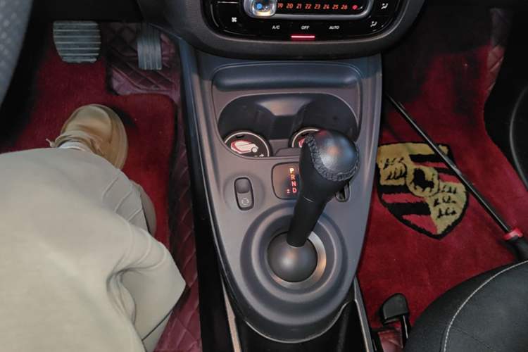 Used smart fortwo 2018 1.0L 52kW Hardtop Passion Edition China V Standard Gear Lever
