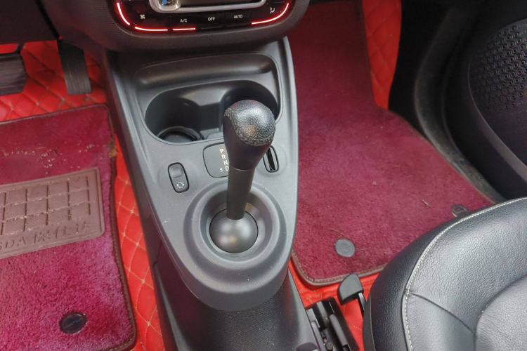 Used smart fortwo 2018 0.9T 66kW Hardtop Pioneer Edition China V Emission Standard Gear Lever