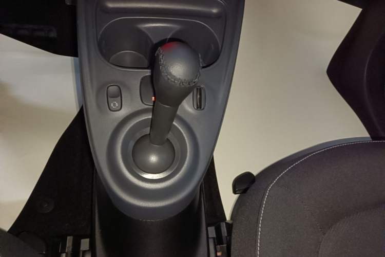 Used smart fortwo 2018 1.0L 52kW Hardtop Passion Edition China V Standard Gear Lever