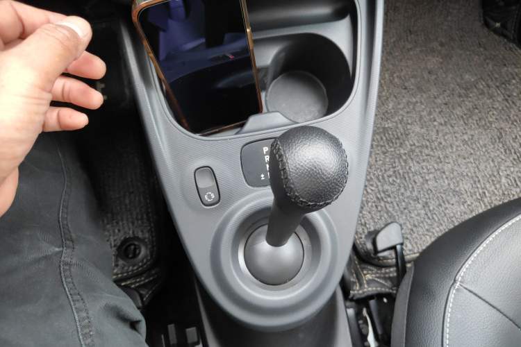 Used smart fortwo 2018 0.9T 66kW Hardtop Pioneer Edition China V Emission Standard Gear Lever