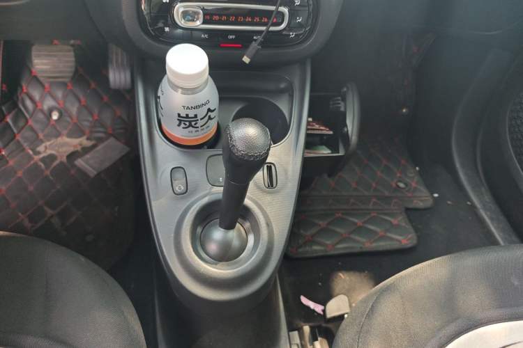 Used smart fortwo 2018 1.0L 52kW Hardtop Dynamic Version China V Gear Lever