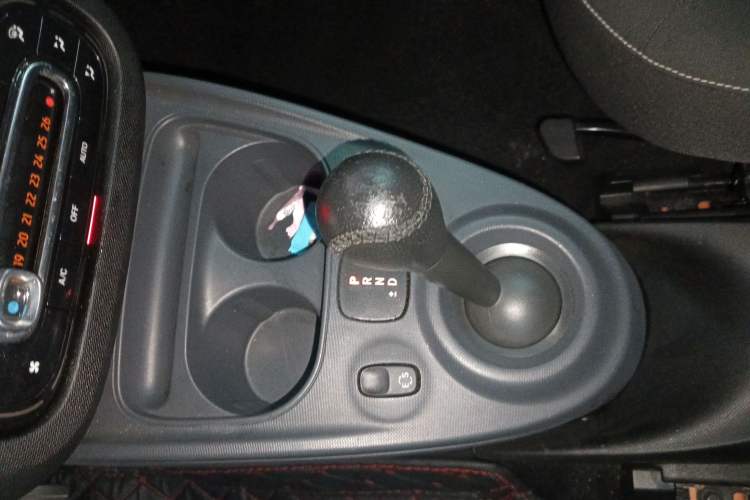 Used smart fortwo 2018 1.0L 52kW Hardtop Passion Edition China V Standard Gear Lever