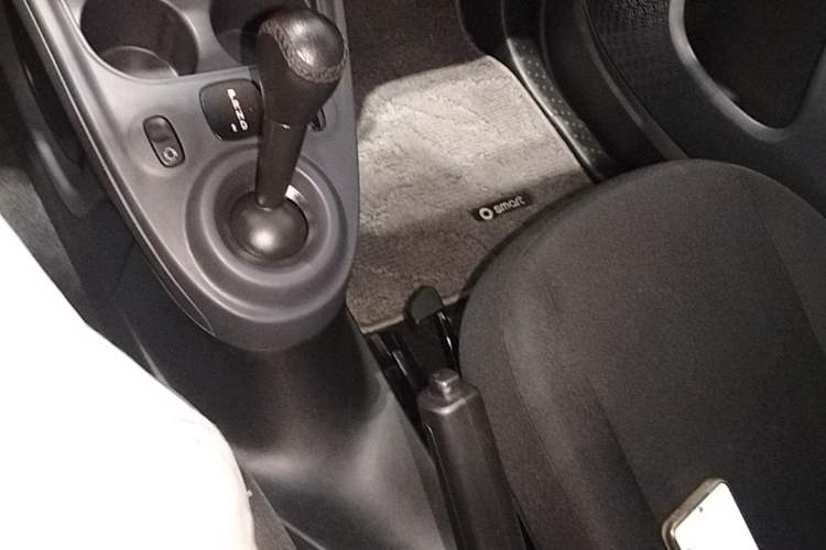 Used smart fortwo 2018 1.0L 52kW Hardtop Dynamic Version China V Gear Lever