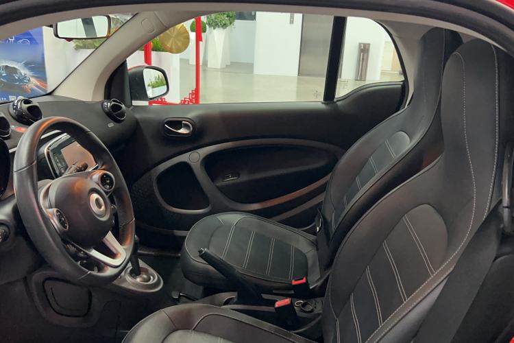 Used smart fortwo 2018 0.9T 66kW Hardtop Pioneer Edition China V Emission Standard Interior 3