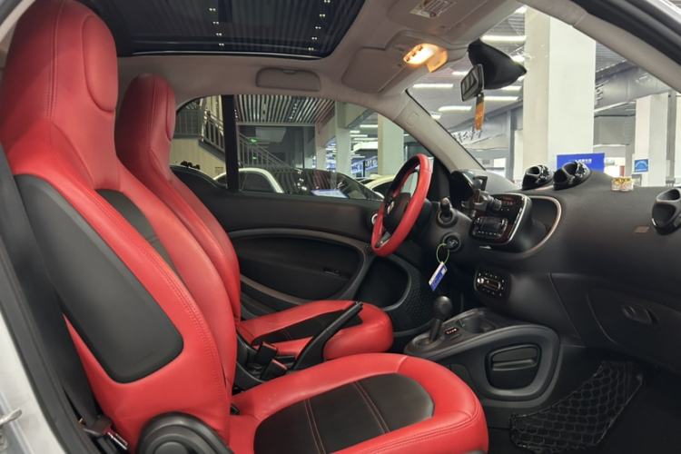 Used smart fortwo 2018 1.0L 52kW Hardtop Passion Edition China V Standard Interior 3
