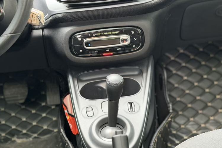 Used smart fortwo 2018 1.0L 52kW Hardtop Passion Edition China V Standard Interior 4
