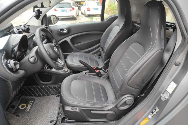 Used smart fortwo 2018 0.9T 66kW Hardtop Pioneer Edition China V Emission Standard Interior 4