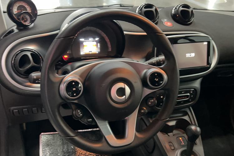 Used smart fortwo 2018 0.9T 66kW Hardtop Pioneer Edition China V Emission Standard Interior 5
