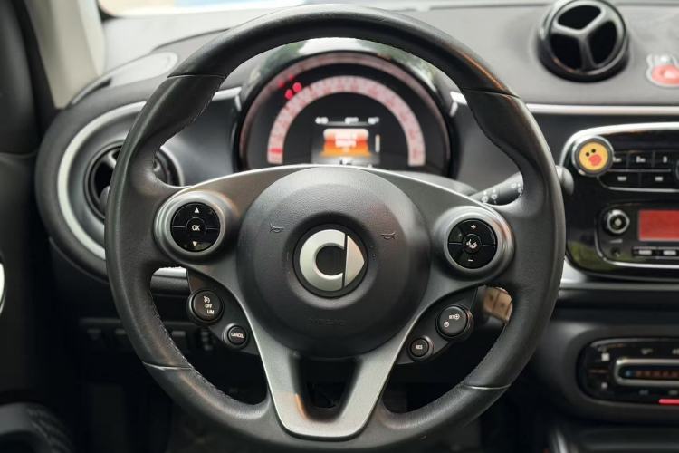 Used smart fortwo 2018 1.0L 52kW Hardtop Passion Edition China V Standard Interior 5