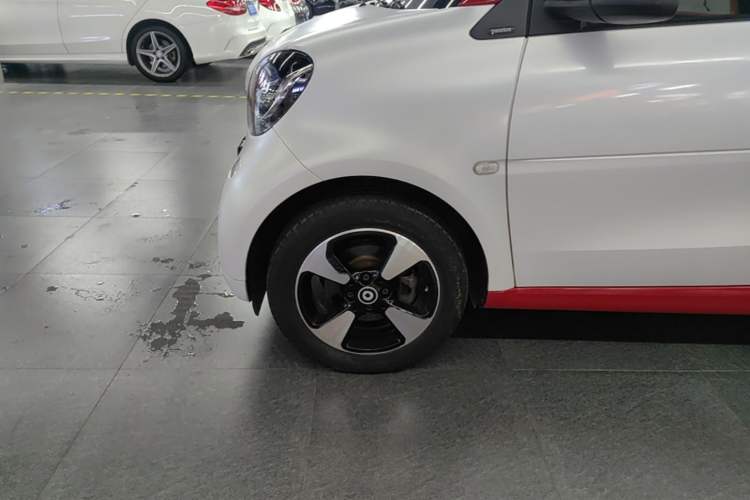 Used smart fortwo 2018 1.0L 52kW Hardtop Passion Edition China V Standard Left Front Wheel Hub