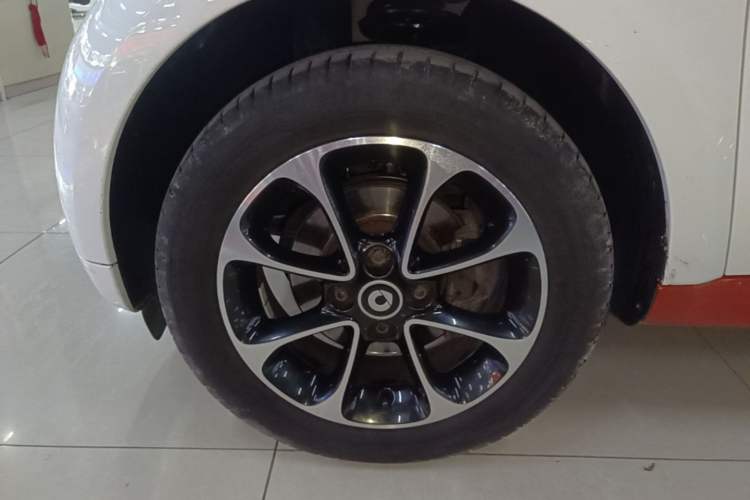 Used smart fortwo 2018 1.0L 52kW Hardtop Passion Edition China V Standard Left Front Wheel Hub