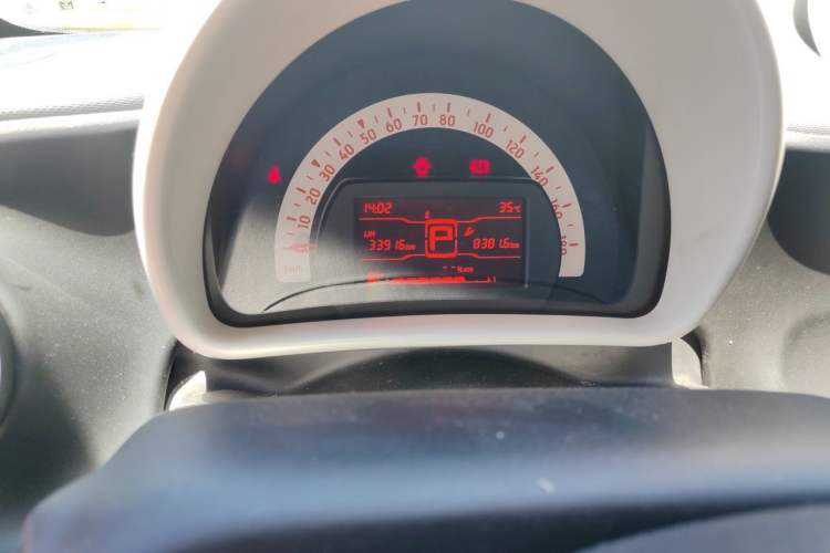 Used smart fortwo 2018 1.0L 52kW Hardtop Dynamic Version China V Odometer Close Up