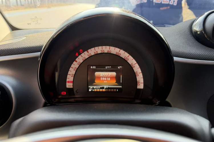 Used smart fortwo 2018 1.0L 52kW Hardtop Passion Edition China V Standard Odometer Close Up