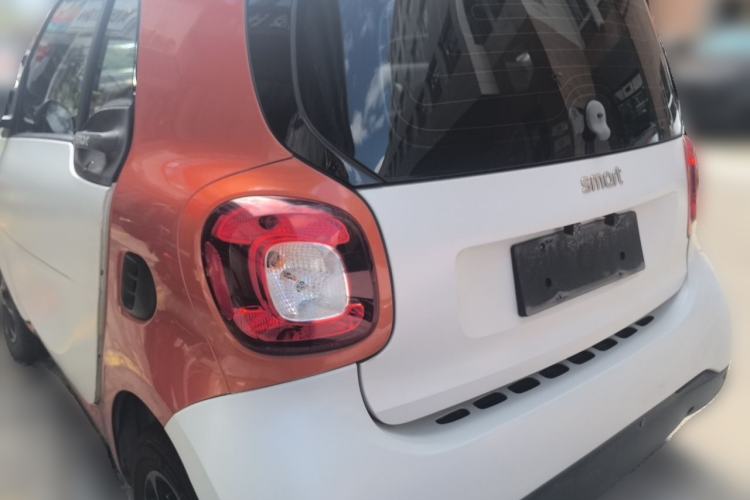 Used smart fortwo 2018 1.0L 52kW Hardtop Dynamic Version China V Rear Left 45 Deg