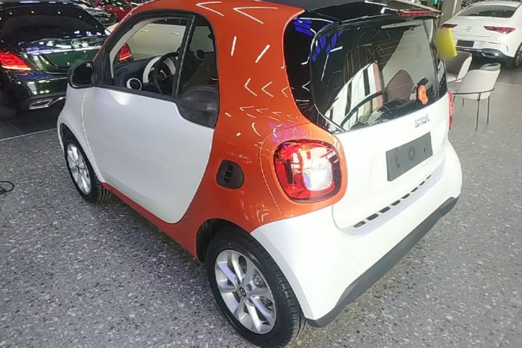 Used smart fortwo 2018 1.0L 52kW Hardtop Dynamic Version China V Rear Left 45 Deg