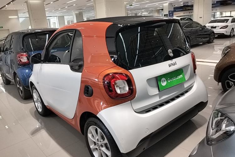 Used smart fortwo 2018 1.0L 52kW Hardtop Dynamic Version China V Rear Left 45 Deg
