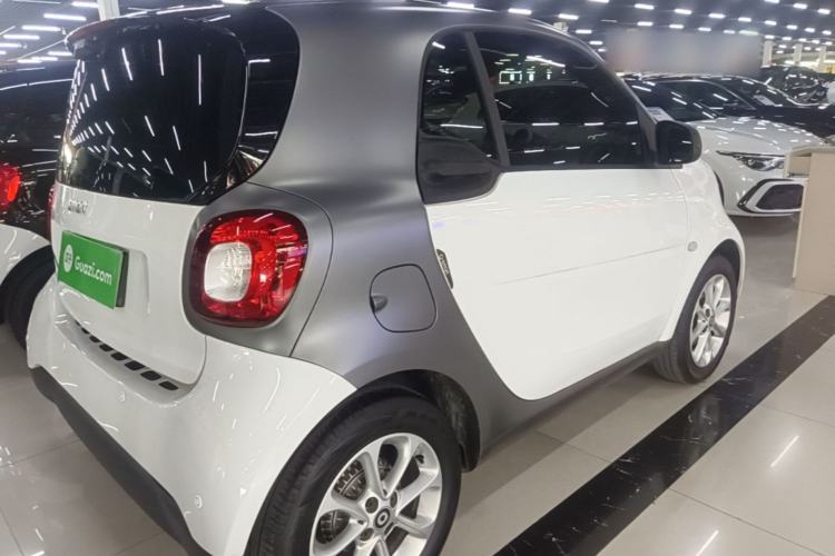 Used smart fortwo 2018 1.0L 52kW Hardtop Dynamic Version China V Rear Right 45 Deg