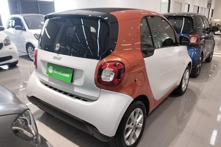 Used smart fortwo 2018 1.0L 52kW Hardtop Dynamic Version China V Rear Right 45 Deg