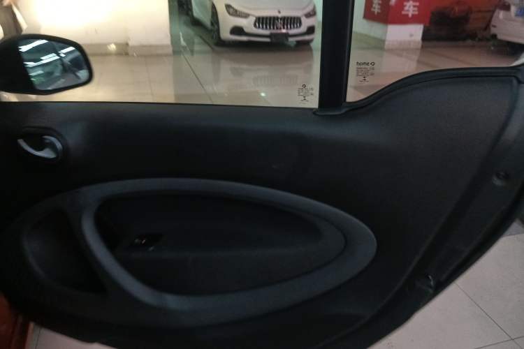 Used smart fortwo 2018 1.0L 52kW Hardtop Passion Edition China V Standard Right Front Door Interior