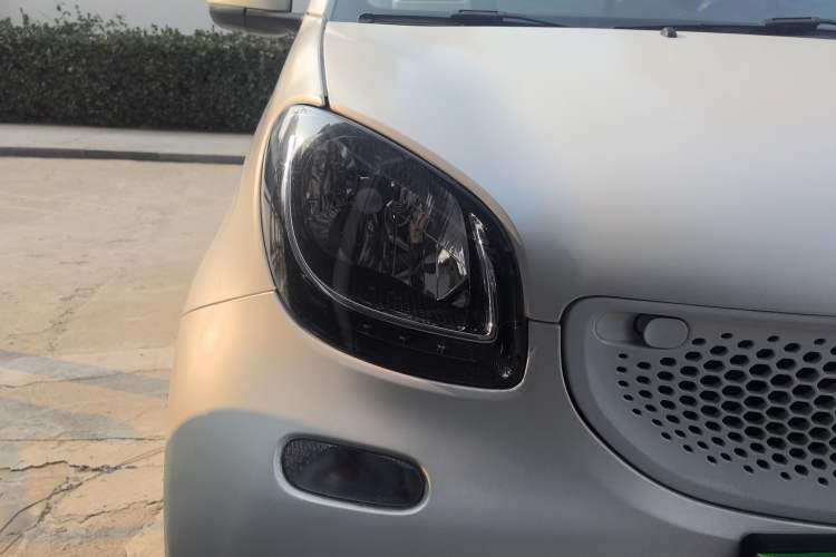 Used smart fortwo 2018 1.0L 52kW Convertible Passion Edition China V Standard Right Front Headlight
