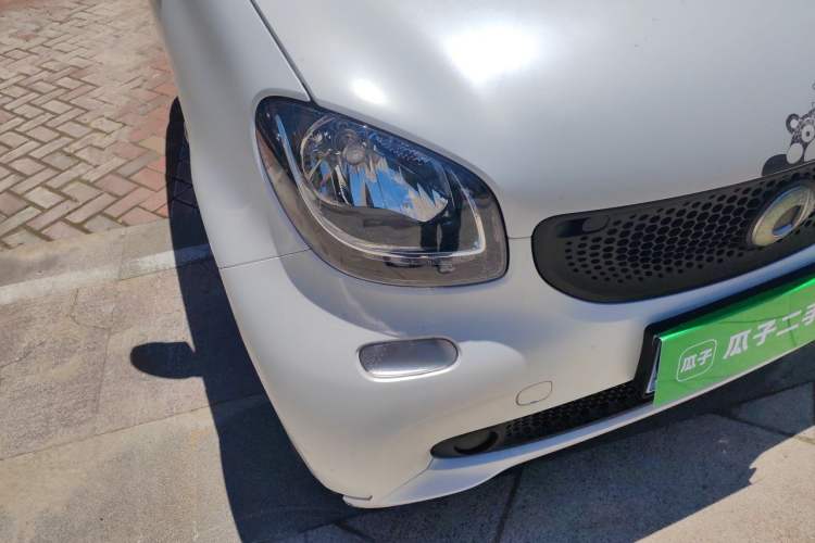Used smart fortwo 2018 1.0L 52kW Hardtop Dynamic Version China V Right Front Headlight