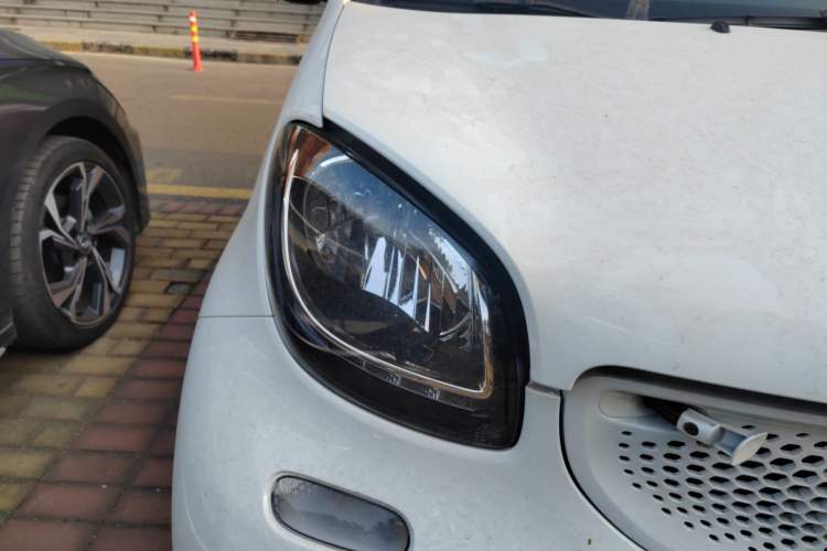 Used smart fortwo 2018 1.0L 52kW Hardtop Passion Edition China V Standard Right Front Headlight