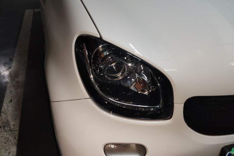 Used smart fortwo 2018 1.0L 52kW Hardtop Passion Edition China V Standard Right Front Headlight