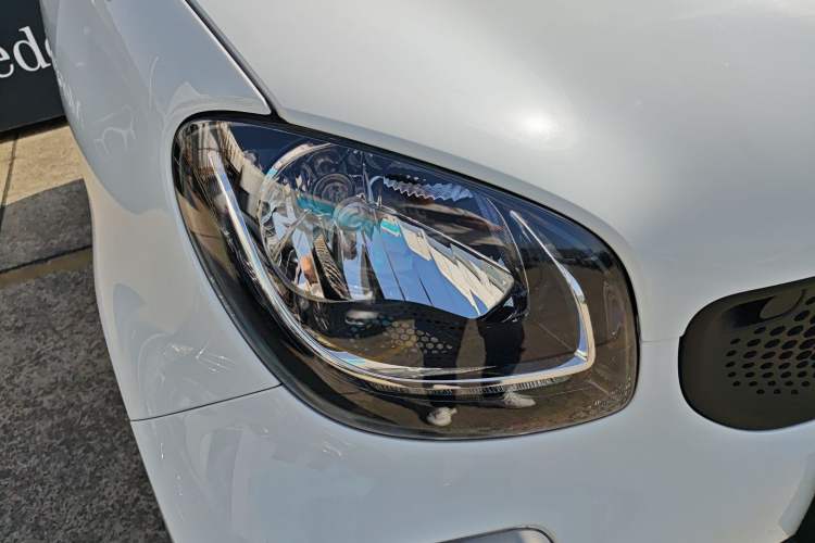 Used smart fortwo 2018 1.0L 52kW Hardtop Dynamic Version China V Right Front Headlight